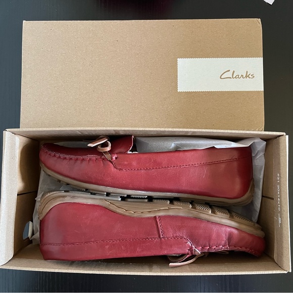 Clarks Leather Loafer - Picture 2 of 10